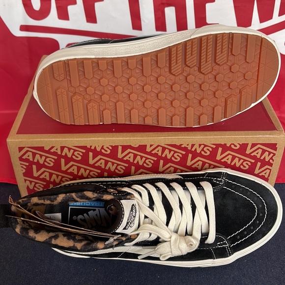 Vans Men’s Sk8-Hi Mite-1
(Suede) Black/Leopard
VNOA5HZY6D8
boots - sneakers - Picture 6 of 16